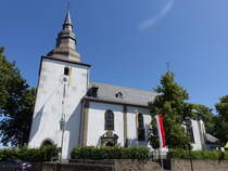 Belecke, Probsteikirche St. Pankratius, Westturm erbaut um 1100, Langhaus erbaut von 1749 bis 1750 (19.06.2025)
