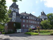 Schloss Gevelinghausen, erbaut ab 1810, mit Sandsteinplatten verkleideter Fachwerkbau (19.06.2025)