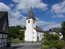 Helmerighausen, Pfarrkirche St. Hubertus, erbaut im 15. Jahrhundert (19.06.2025)