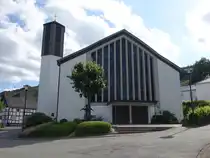 Heringhausen, Pfarrkirche St. Nikolaus, erbaut von 1965 bis 1966 nach Entw�rfen des Architekten Heinrich Stiegemann (19.06.2025)
