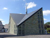 Wehrstapel, Pfarrkirche Hl. Familie, erbaut von 1973 bis 1974 (19.06.2025)