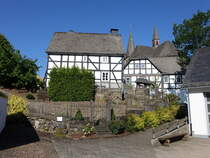 Assinghausen, Fachwerkhuser an der Strae Zum Ksterland (20.06.2025)
