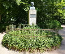 Donaueschingen, im Schlopark steht das Denkmal fr DR.W.Rehmann (1792-1840), dem Leibarzt des Frsten, Aug.2025
