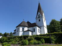 Kirchrarbach, Pfarrkirche St. Lambertus, Kirchturm und Chor 14. Jahrhundert, Langhaus erbaut 1912 (20.06.2025)