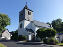 Wulmeringhausen, Pfarrkirche St. Nikolaus, erbaut 1952 durch den Architekten Alfred Kalmbacher (20.06.2025)