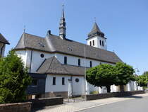 Finnentrop, Pfarrkirche St. Johannes Nepomuk, erbaut 1923 durch den Architekten Franz Schneider (21.06.2025)