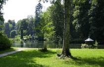 Donaueschingen, Blick ber den Schloweiher im Schlopark, Aug.2025