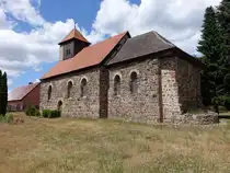 Benken, evangelische Kirche, sp�tromanische Feldsteinkirche, erbaut im 13. Jahrhundert (04.07.2025)