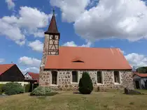 Locktow, evangelische Kirche, Feldsteinkirche erbaut im 14. Jahrhundert (04.07.2025)