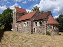 Lbnitz, evangelische Kirche, romanische Saalkirche, erbaut im 13. Jahrhundert (04.07.2025)
