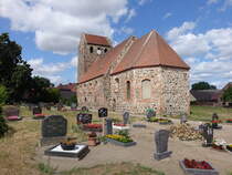 Mrz, evangelische Dorfkirche, Feldsteinkirche aus dem 13. Jahrhundert (04.07.2025)
