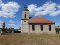 Wollin, evangelische Kirche, verputzten Saalbau mit einer Apsis, erbaut 1751 (04.07.2025)