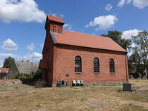 Ziezow, evangelische Dorfkirche, neuromanischer Sichtziegelbau, erbaut 1874 (04.07.2025)