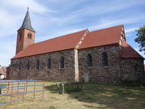 Buckau, evangelische Kirche, romanische Feldsteinkirche aus dem Jahr 13. Jahrhundert (05.07.2025)