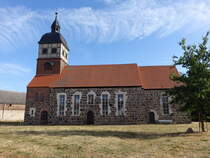 Glienecke, evangelische Kirche, romanische Feldsteinkirche mit barocken Kirchturmaufbau (05.07.2025)