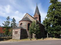 Kpernitz, evangelische Kirche, neoromanische Bau aus Granitsteinen, erbaut 1883 (05.07.2025)