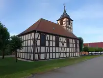 M�tzel, evangelische Kirche am K�the Kollwitz Platz, erbaut 1767 (05.07.2025)