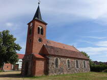 Reppinichen, evangelische Dorfkirche, erbaut 1703 als rechteckiger Feldsteinbau, Westturm erbaut 1880 (05.07.2025)
