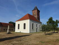 Wenzlow, evangelische Kirche, verputzte Saalkirche aus dem 18. Jahrhundert (05.07.2025)