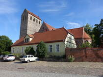 Ziesar, evangelische St. Crucis Kirche, sptromanische Saalkirche aus dem 13. Jahrhundert (05.07.2025)