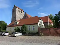 Ziesar, evangelische St. Crucis Kirche, sp�tromanische Saalkirche aus dem 13. Jahrhundert (05.07.2025)