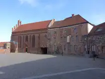 Ziesar, Burgkapelle St. Peter und Paul, erbaut im gotischen Stil aus rotem Backstein (05.07.2025)