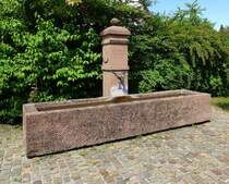 Nimburg, der Stockbrunnen, aufgestellt 1977 zum 1000-jhrigen Ortsjubilum, Juni 2018