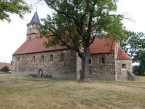 Grabow, evangelische St. Jacobi Kirche, sptromanischer Feldsteinbau, erbaut im 13. Jahrhundert (06.07.2025)