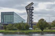 Gebude der Klrange von Oupeye bei Lttich, aufgenommen bei einer Bootsfahrt ber den Albertkanal. 09.2025