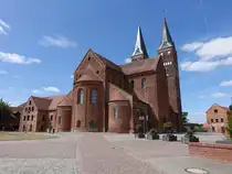 Jerichow, Klosterkirche St. Marien und Nikolaus. Chor, Querhaus und Schiff erbaut von 1149 bis 1172, Westfassade und T�rme erbaut von 1256 bis 1262 (06.07.2025)