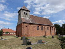 Kabelitz, evangelische Dorfkirche St. Martin, gotischer Backsteinbau, Kirchturm erbaut 1710 (06.07.2025)