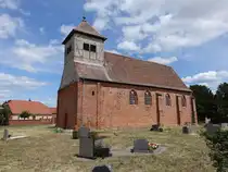 Kabelitz, evangelische Dorfkirche St. Martin, gotischer Backsteinbau, Kirchturm erbaut 1710 (06.07.2025)