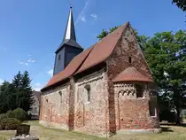 Kleinwulkow, evangelische Kirche, Backsteinkirche erbaut um 1200, Kirchturm aufgesetzt 1784 (06.07.2025)