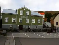 Hotel-Tindastoll  ein Geschichtstr�chtiges Haus, datiert 1884, in der Isl�ndischen Stadt Sau��rkr�kur; 250919