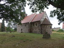 Gollwitz, evangelische Dorfkirche, sptgotische Saalkirche, erbaut im 13. Jahrhundert, umgestaltet 1750 (07.07.2025)
