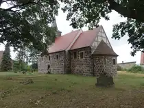 Gollwitz, evangelische Dorfkirche, sp�tgotische Saalkirche, erbaut im 13. Jahrhundert, umgestaltet 1750 (07.07.2025)