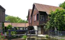 Schiltach, die Schttesge von 1491 mit Wasserrad und Wehr, war bis 1931 in Betrieb, heute Museum, Juli 2025