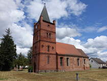 Zollchow, evangelische Kirche, erbaut im 13. Jahrhundert, Kirchturm erbaut von 1847 bis 1849 (07.07.2025)