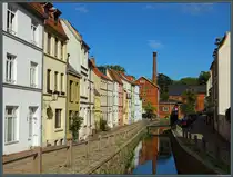 Durch den Norden der Altstadt von Wismar verl�uft der M�hlenbach. Das im Hintergrund sichtbare Backsteingeb�ude ist die ehemalige Stadtm�hle. (25.08.2025)