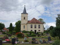 Groderschau, evangelische Kirche, Quersaalkirche erbaut von 1780 bis 1785, Kirchturm erbaut 1825 (08.07.2025)