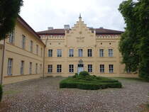 Schloss Nennhausen, erbaut 1705, Wohnsitz der romantischen Schriftsteller Caroline von Briest und ihres Ehemanns Friedrich de La Motte Fouqu, Architekt Georg Christoph von Briest (08.07.2025)