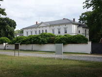 Senzke, Herrenhaus, sptklassizistischen Putzbau erbaut um 1560, Umbau 1751, Neubau von1872 bis 1874 (08.07.2025)