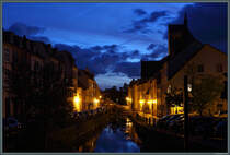 Der Abend dmmert ber dem Mhlenbach in Wismar. Rechts ist die St. Nikolai-Kirche zu sehen. (25.08.2025)