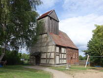 Vietznitz, evangelische Kirche, sptgotischer Backsteinbau, erbaut im 16. Jahrhundert (08.07.2025)