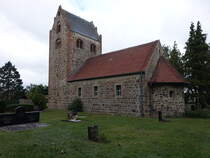 Baben, evangelische Kirche, Feldsteinbau aus dem 13. Jahrhundert (08.07.2025)