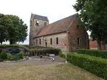 Miltern, evangelische Kirche, romanische Feldsteinkirche aus dem 13. Jahrhundert (09.07.2025)