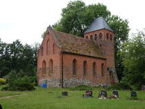 Rohrbeck, evangelische Kirche, gotischer Backsteinbau, 1860 im neugotischen Stil umgebaut (09.07.2025)