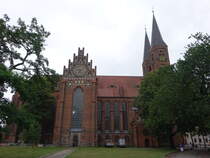 Stendal, Dom St. Nikolaus, sptgotische Backsteinkirche, erbaut ab 1423 (09.07.2025)