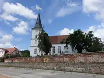 Dyrotz, evangelische Kirche, barocke Saalkirche erbaut 1737 (10.07.2025)