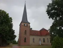Roskow, evangelische Kirche, Barockkirche von 1724 mit gotischem Turm (10.07.2025)